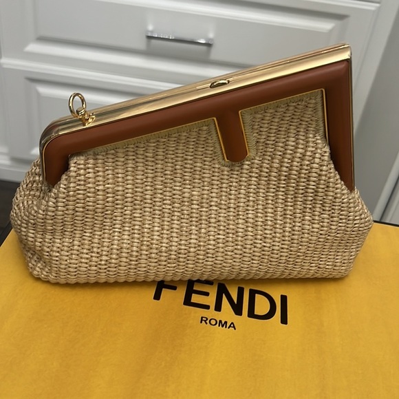 AUTHENTIC FENDI First Small
Natural straw bag - Picture 1 of 17